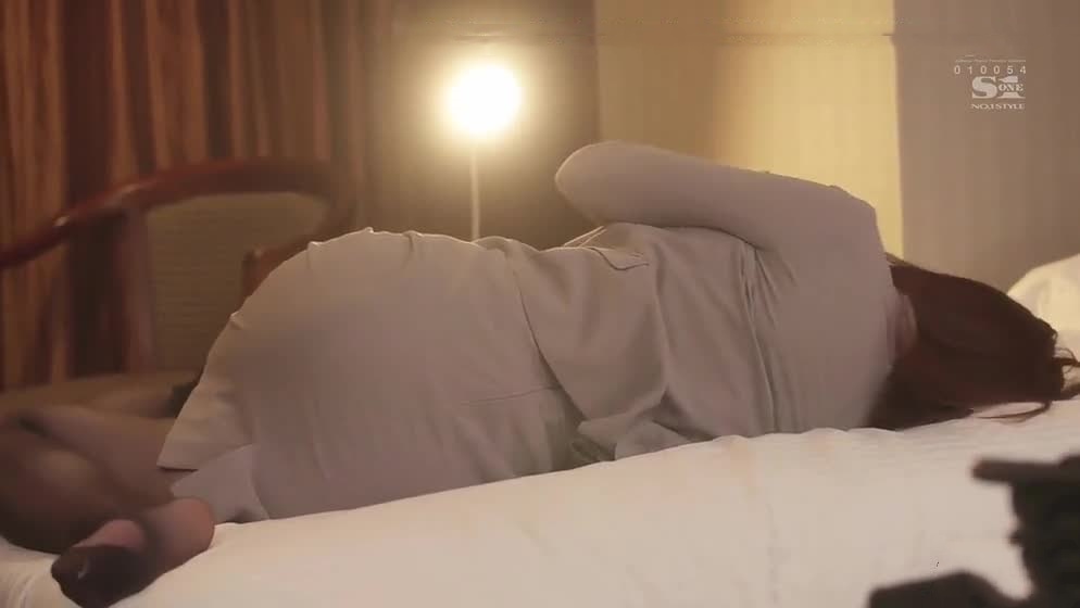 社会好姐姐 罗亦何 外人眼中的女神被操成骚婊母狗 被大鸡巴爸爸当成鸡巴套子 一线天嫩穴插出白浆