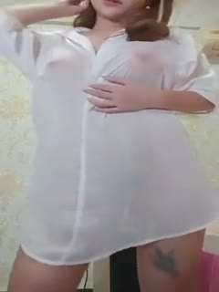 【新作】FansOne kitty 最会喷的喷水姬 看起来很骚实际上M的不得了 在你身上喷一堆水