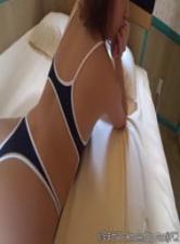 肉絲大奶小姐姐 扒開內內 撅著大屁屁被後入輸出 這身材是真好