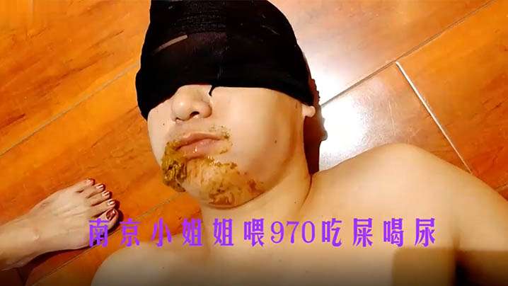 394 56:41HD【紫色诱惑】情深叉喔趁闺蜜出差勾引她老公激情做爱，鸡巴有力地冲刺内射滑溜溜精液抹上白虎阴户