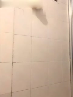 我那調皮搗蛋的妹妹真是又可愛又迷人，她在學校裡人氣超高，每次她露出內褲的時候，我都控制不住自己 堀北桃惠 堀北桃愛