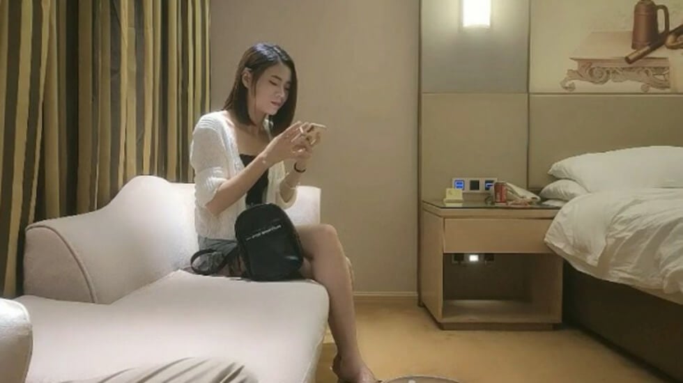 HEYDOUGA オムニバス 可愛い洋服だから脱ぎません 着衣のままパンティずらしてチ ポを挿入！ フェミニンお姉さん編 単品販売 20230929 Info Only