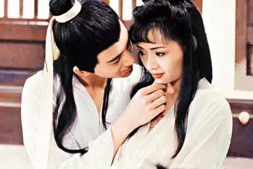 多汁猫蒂法靠窗诱惑，窗外激情缠绵时刻