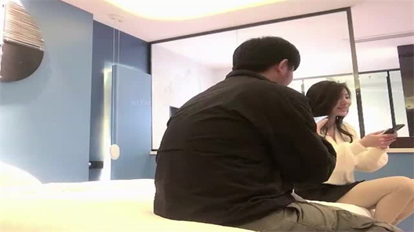 [無碼]fc2ppv 4782521 【２作品 豪华特典映像 ３发射】魅惑的肤色美乳巨乳身体。害羞但紧紧缩紧和滑溜溜的阴道。在热烈缠绕的两人，连上天也忌妒的大雨。 FC2电子市场