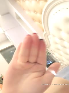 【新井莉麻】三大片商争抢！纤腰巨乳骚穴辣妹 BLK664 汗水口水淫水尿液四重奏 喝令舔遍全身沉沦