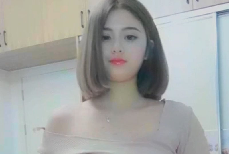 真实第一视角粉嫩白皙可爱学妹性感白色小腿袜超真实的性爱记录各种角度插入嫩穴无套内射