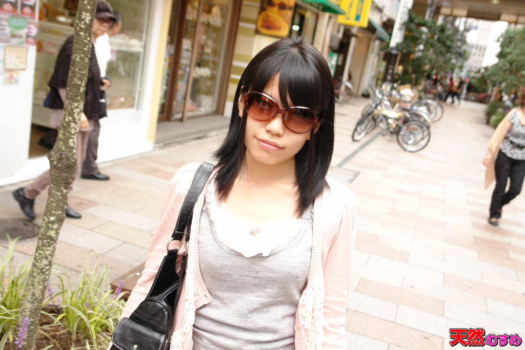 時尚女孩組合暫停時間！在觀光景點拍照的便利商店打工女生，為了讓自己看起來很酷而罵髒話。去懲治她們吧！戀渕桃奈 星乃莉子