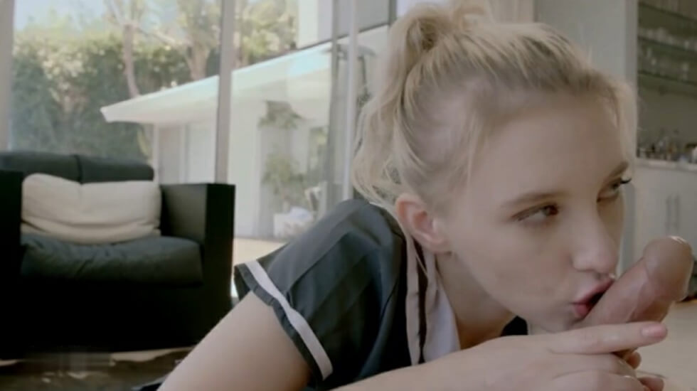 G奶母狗的首次媚黑調教給黑雞巴磕頭