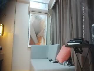 大爷宝刀未老开辟新赛道 埋头狂舔老逼爽的大妈淫叫不停 一看大爷平时就没少吃海鲜啊！