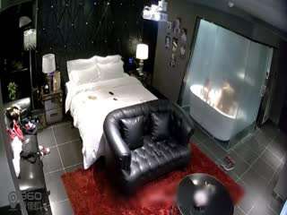 2025年7月，20岁小情侣，家中拍小视频赚钱，【性感野猫】，完美露脸，无套内射，好身材一点也不怜惜