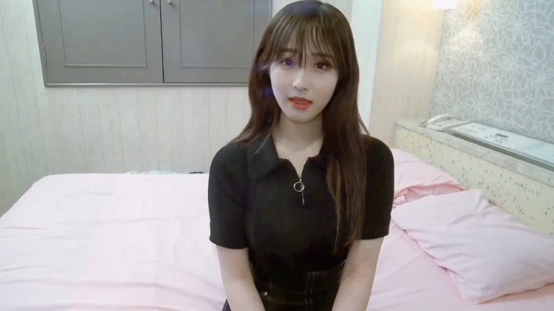 Ed Mosaic 3P初体验粉红鲍完美身形与两支大鸡鸡！Mia EP1