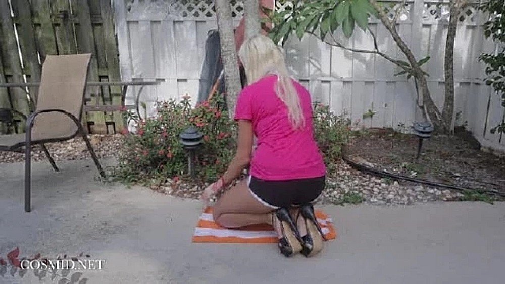 JUFE117 女朋友就在附近，但她的知性妹妹却低声说脏话，并用美乳抵住我，试图引诱我，真是一个肮脏的荡妇加音奏