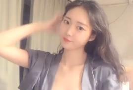 孩子上大学的北京人妻酒店第三次约会，同时高潮最后内射她