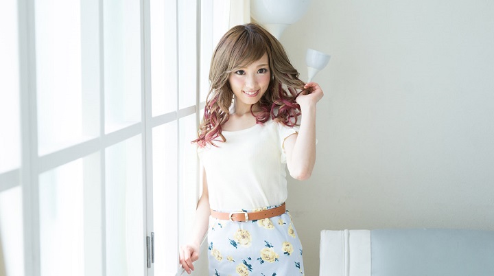 宝马富婆3P双飞，两猛男轮番上阵狂操到高潮喷水